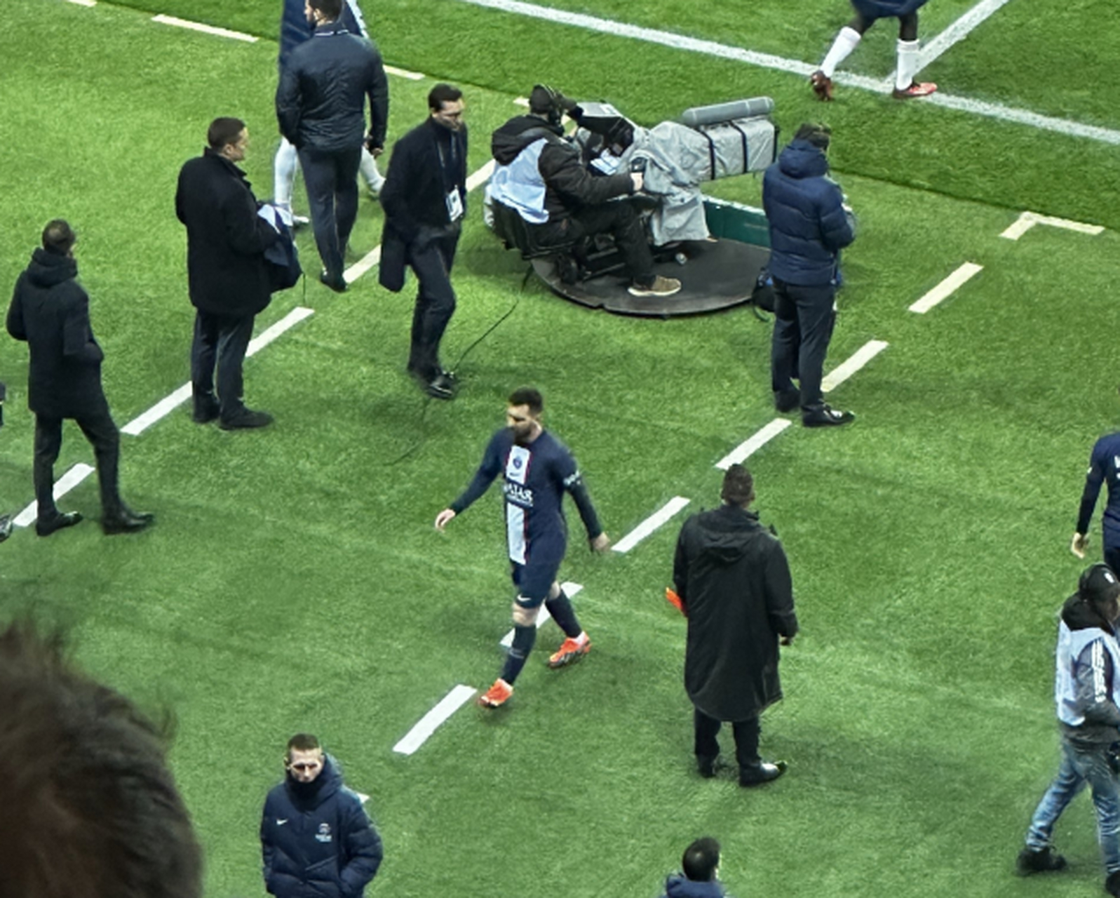 包含梅西在巴黎圣日耳曼比赛中连败，逆转引发热议！的词条