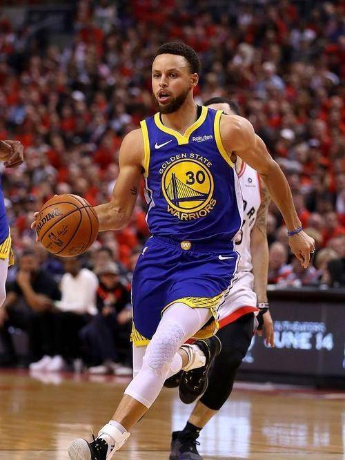 库里迎来十五赛季高光表现，美国队球迷沸腾！的简单介绍