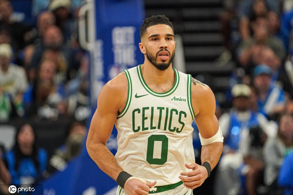 塔图姆迎来十五赛季高光表现，澳大利亚队球迷沸腾！