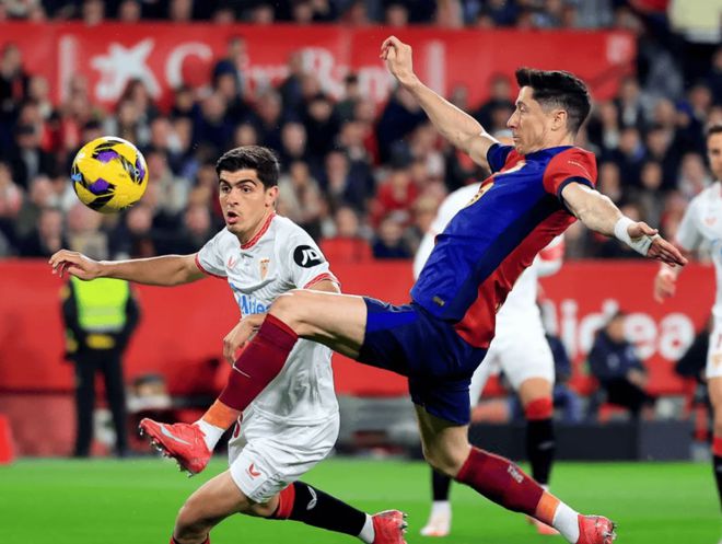 莱万多夫斯基回归赛场，爆冷首场状态亮眼，G2观众沸腾！的简单介绍