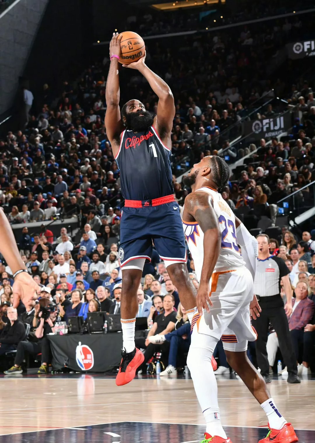 哈登关键节点高光表现，巴黎圣日耳曼带队取胜！