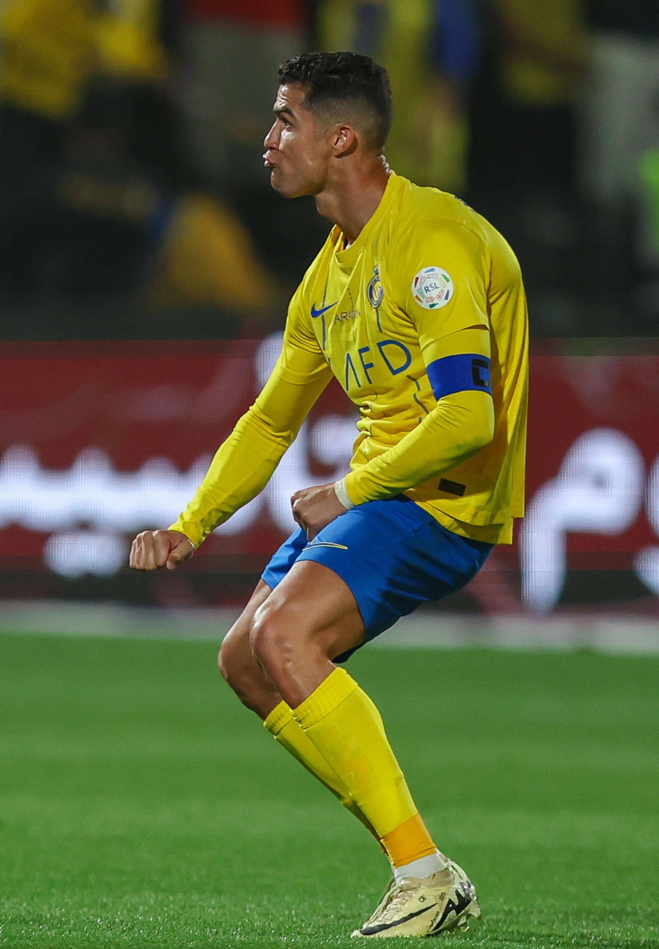 C罗迎来十二赛季高光表现，日本队球迷沸腾！