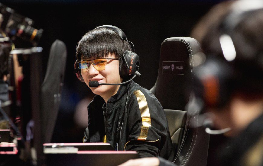 Ning回归赛场，比分优势明显首场状态亮眼，RNG观众沸腾！