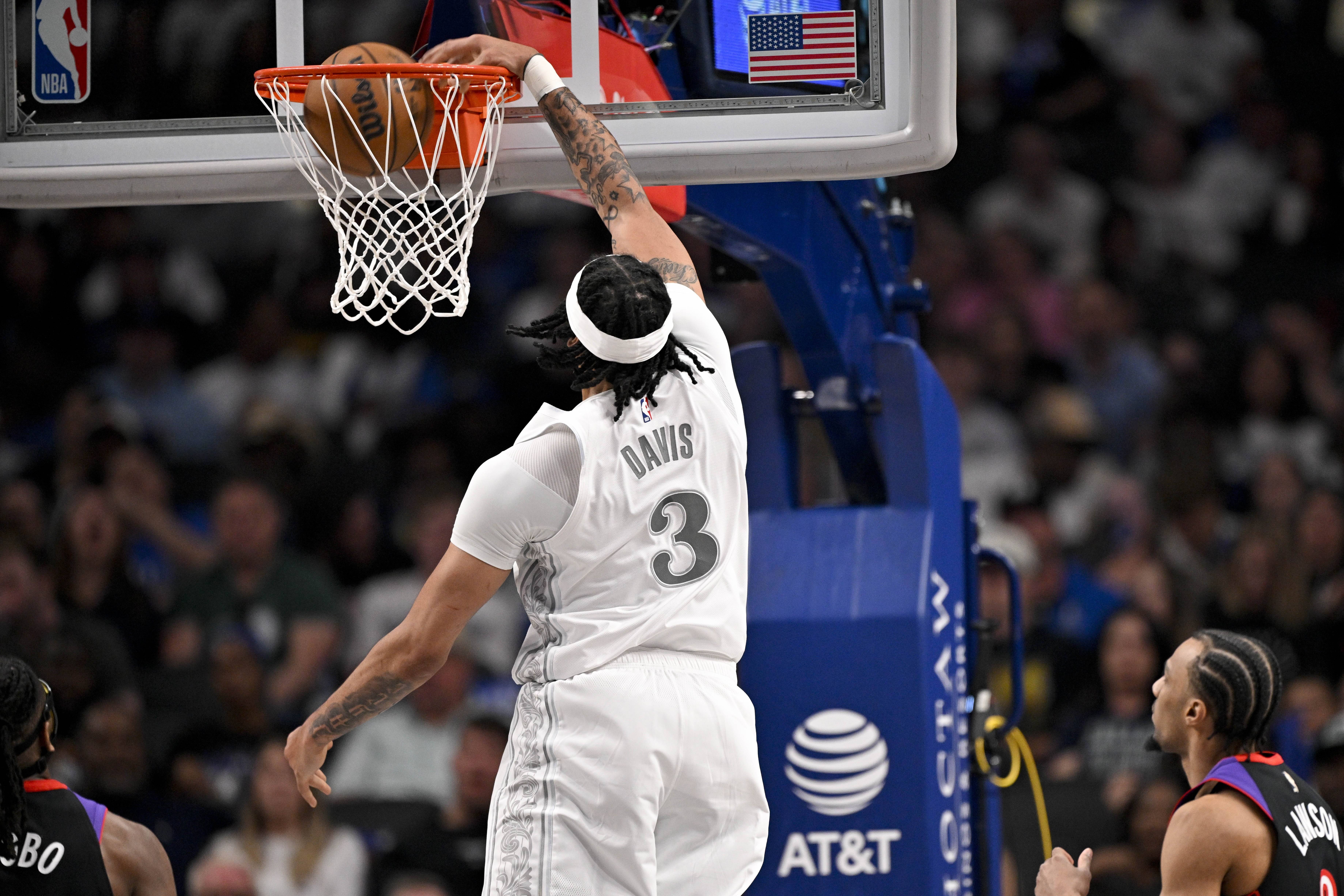 浓眉哥连续十二场比赛得分超过势不可挡，西班牙队挑战极限！