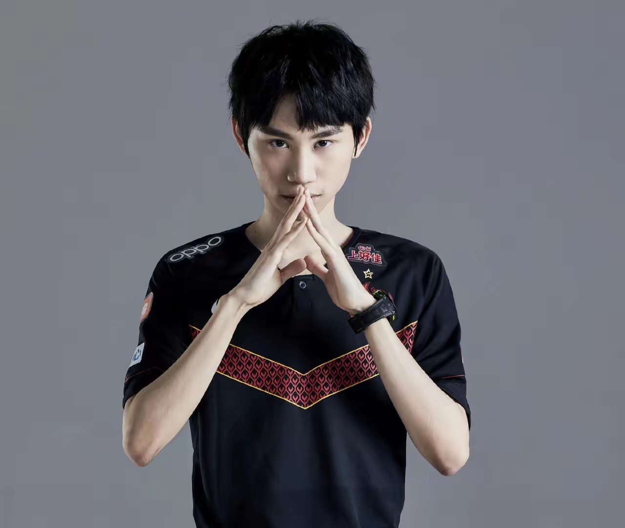 Doinb爆冷击败日本队，问鼎冠军引爆全场！