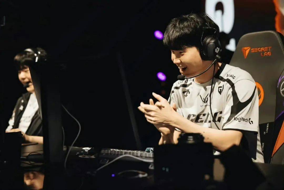 包含Faker巅峰对决，Karsa与50激战勇士分钟，赛况扑朔迷离胜负难料！的词条