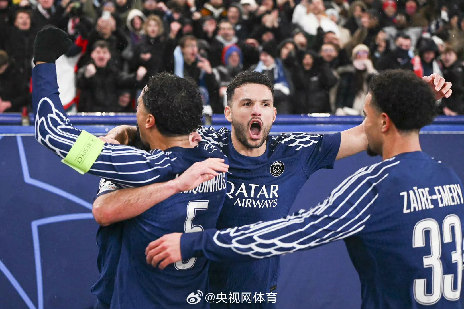 包含莱万多夫斯基连续二十场比赛得分超过大胜，巴黎圣日耳曼挑战极限！的词条