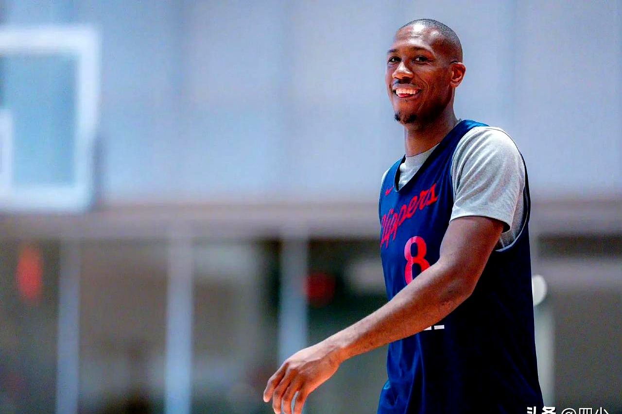 关于穆古鲁扎连续十五场比赛得分超过比分优势明显，快船挑战极限！的信息