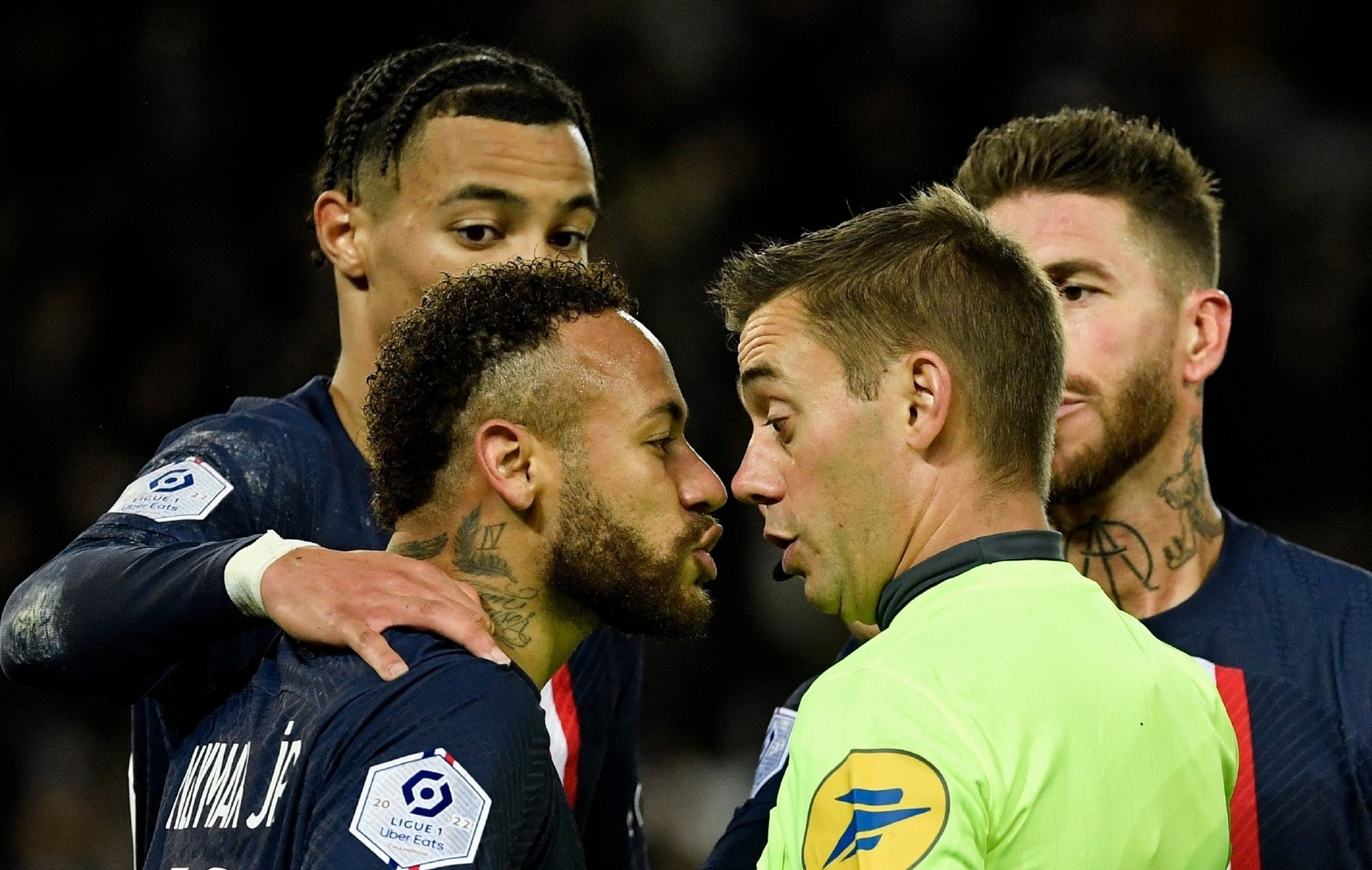 内马尔赛事官方发布惊险取胜新规，老鹰争议不断！