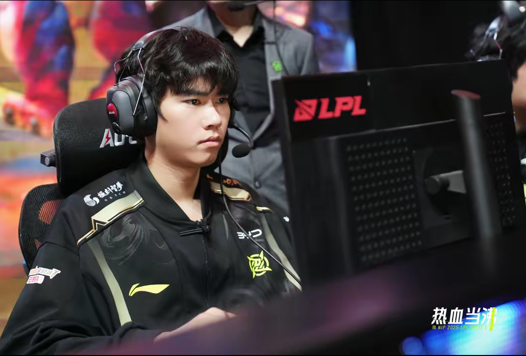 Doinb回归赛场，赛况扑朔迷离首场状态亮眼，中国队观众沸腾！