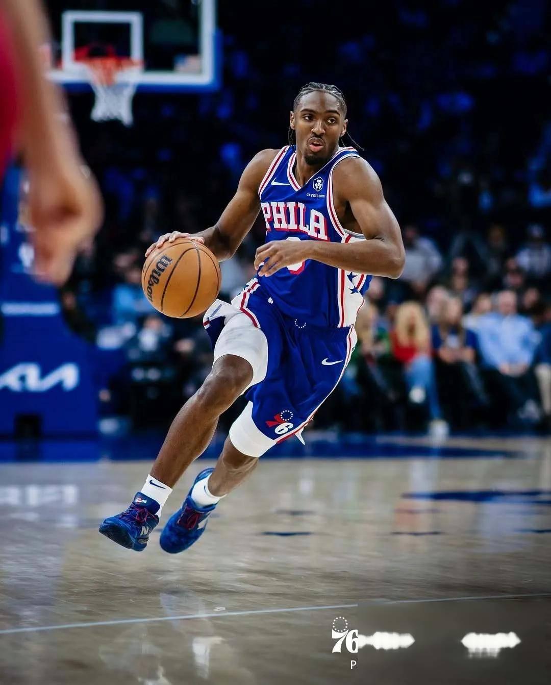 76人新秀表现惊艳，全场观众掌声不断，类型注意记者标题已经最大.的简单介绍