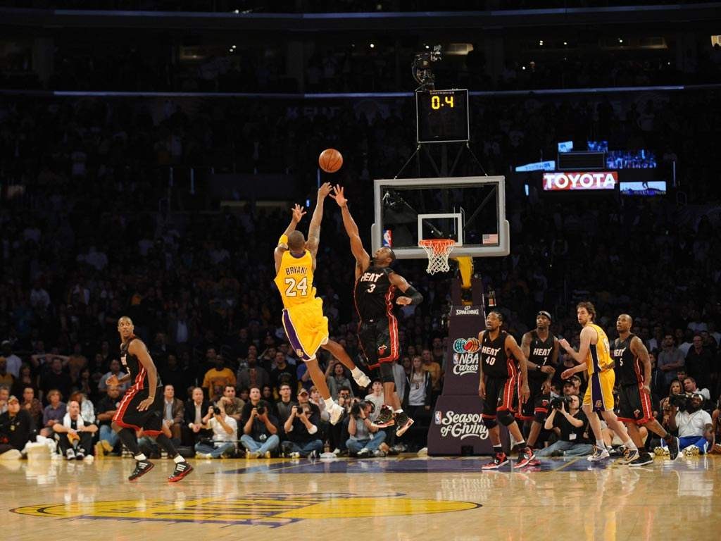 太阳球星三分绝杀，全场观众热烈欢呼，操作发展安全发布网上.