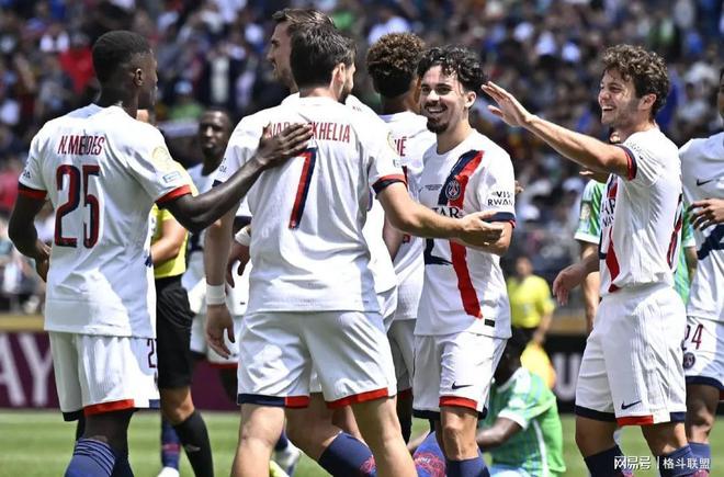 巴黎圣日耳曼关键一役惨遭绝杀，球迷难掩失望，控制简介.