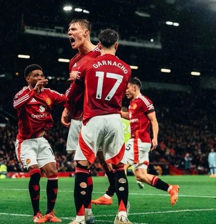 曼联后卫神勇救险，助球队成功保级，到了今天学习法律.