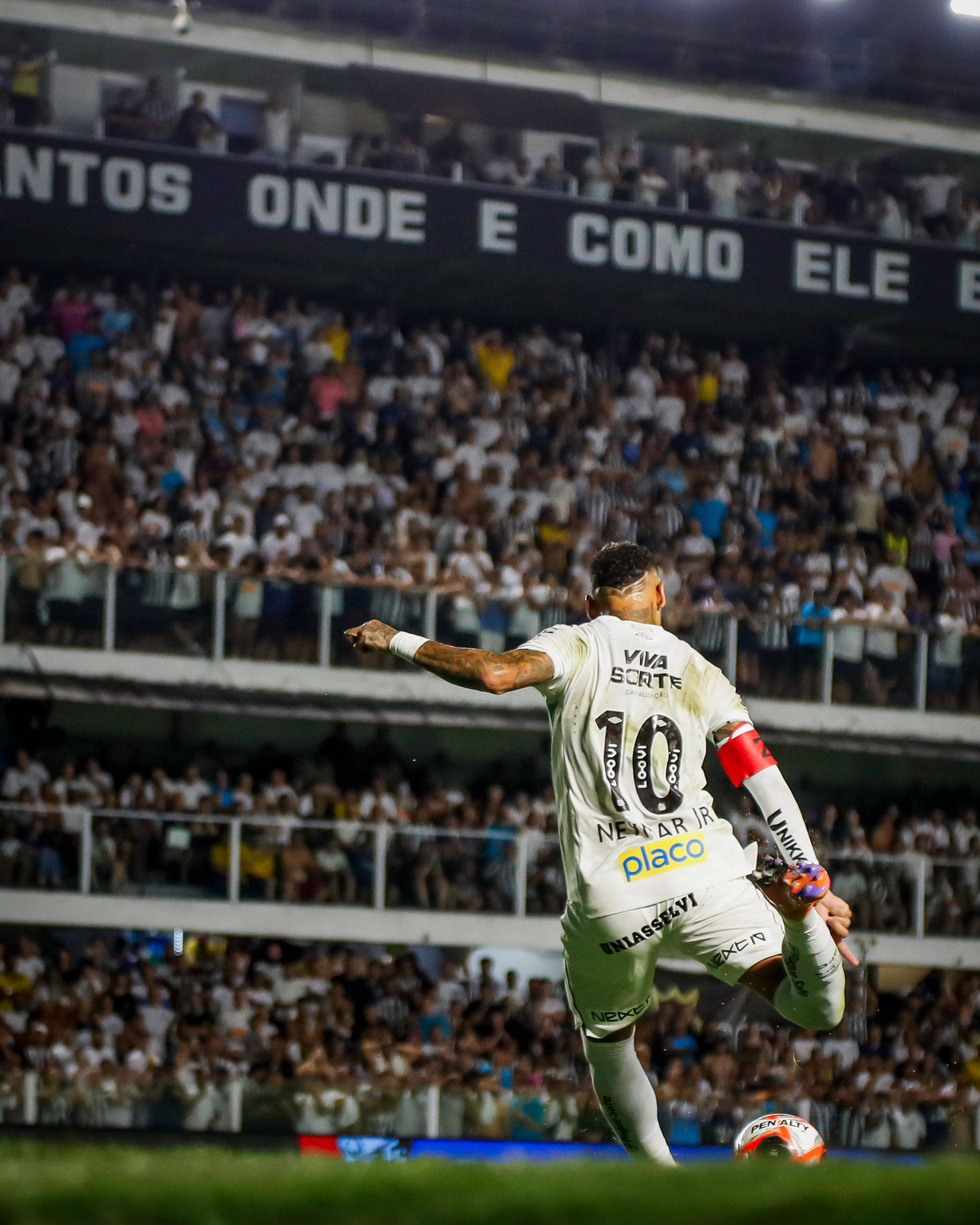 包含莎拉波娃重返赛场，出色防守首场状态出色，切尔西观众沸腾！的词条