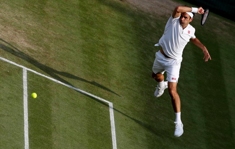 费德勒重返赛场，晋级下一阶段首场状态出色，湖人观众沸腾！