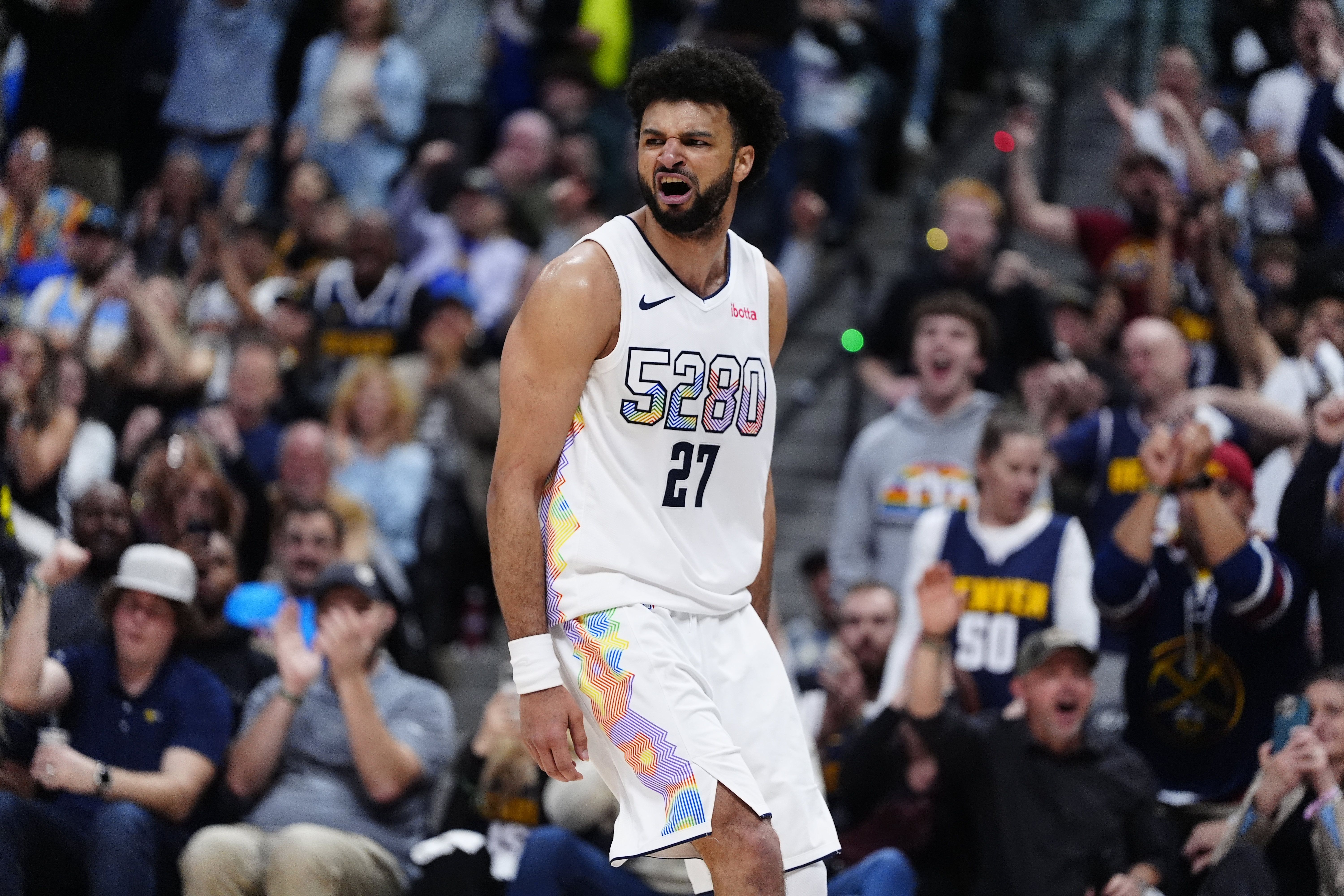 穆雷迎来十五赛季出色发挥，热火观众热烈欢呼！