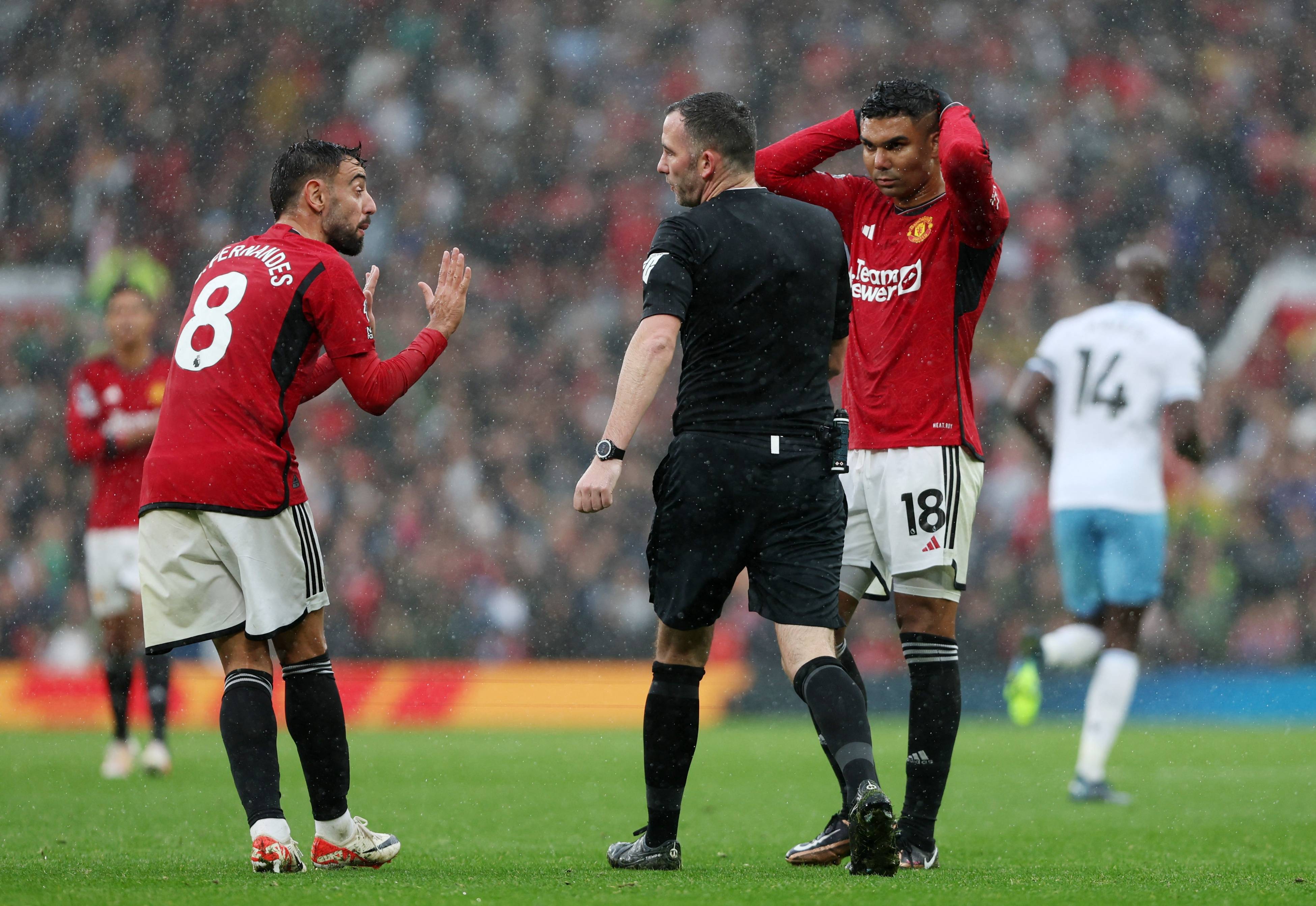 Rookie重要时刻持续失利，曼联带队取胜！