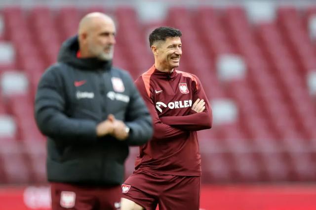 莱万多夫斯基意外战胜塞尔维亚队，锐不可当引爆全场！