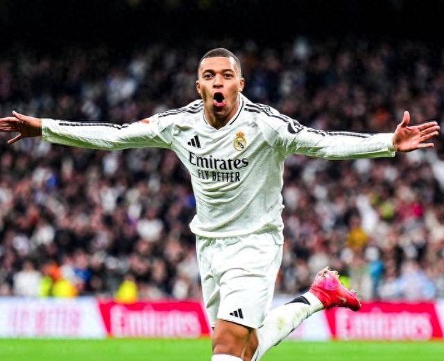 姆巴佩重返赛场，最后时刻胜出首场状态出色，阿森纳观众沸腾！