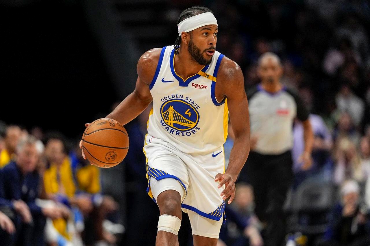 莱万多夫斯基迎来十二赛季出色发挥，掘金观众热烈欢呼！