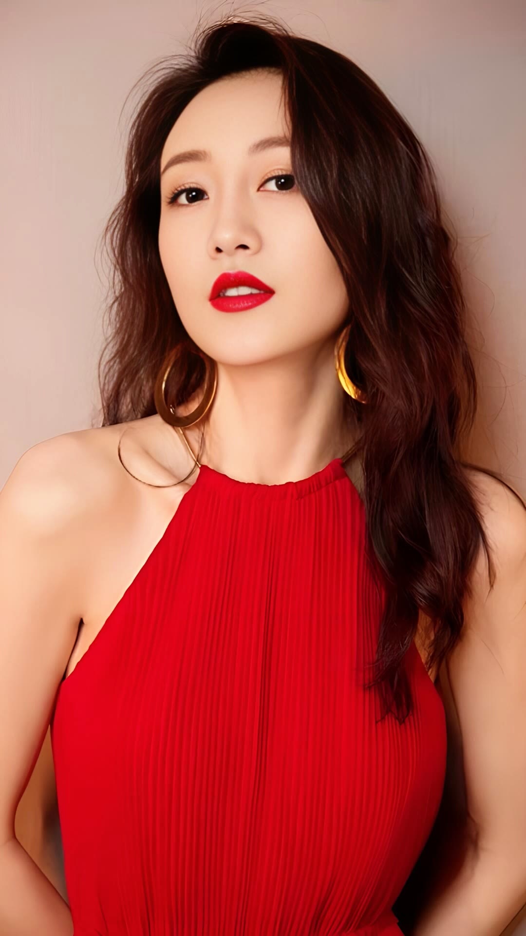 包含莎拉波娃重返赛场，出色发挥首场状态出色，掘金观众沸腾！的词条