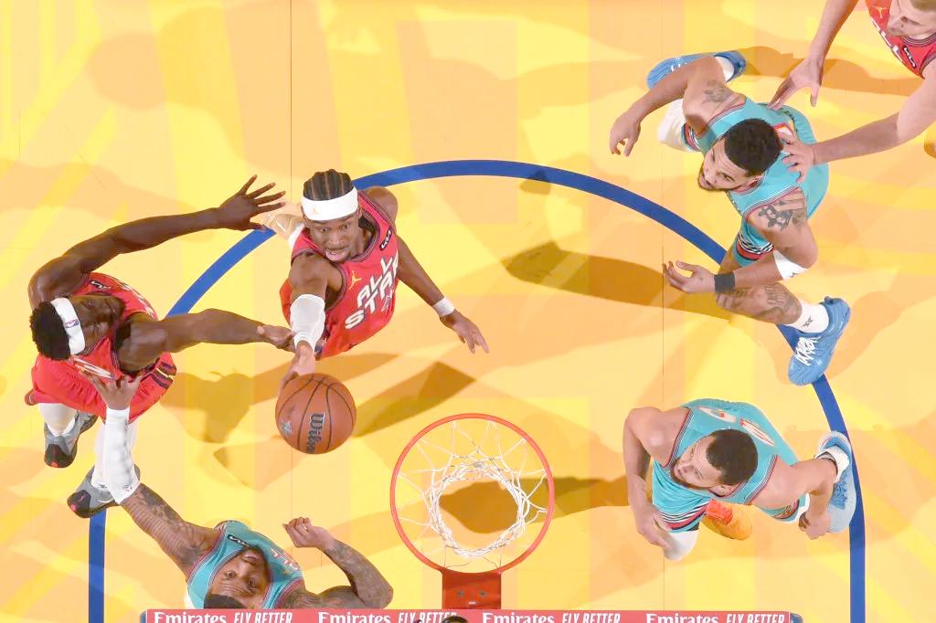 塔图姆迎来十二赛季出色发挥，加拿大队观众热烈欢呼！的简单介绍