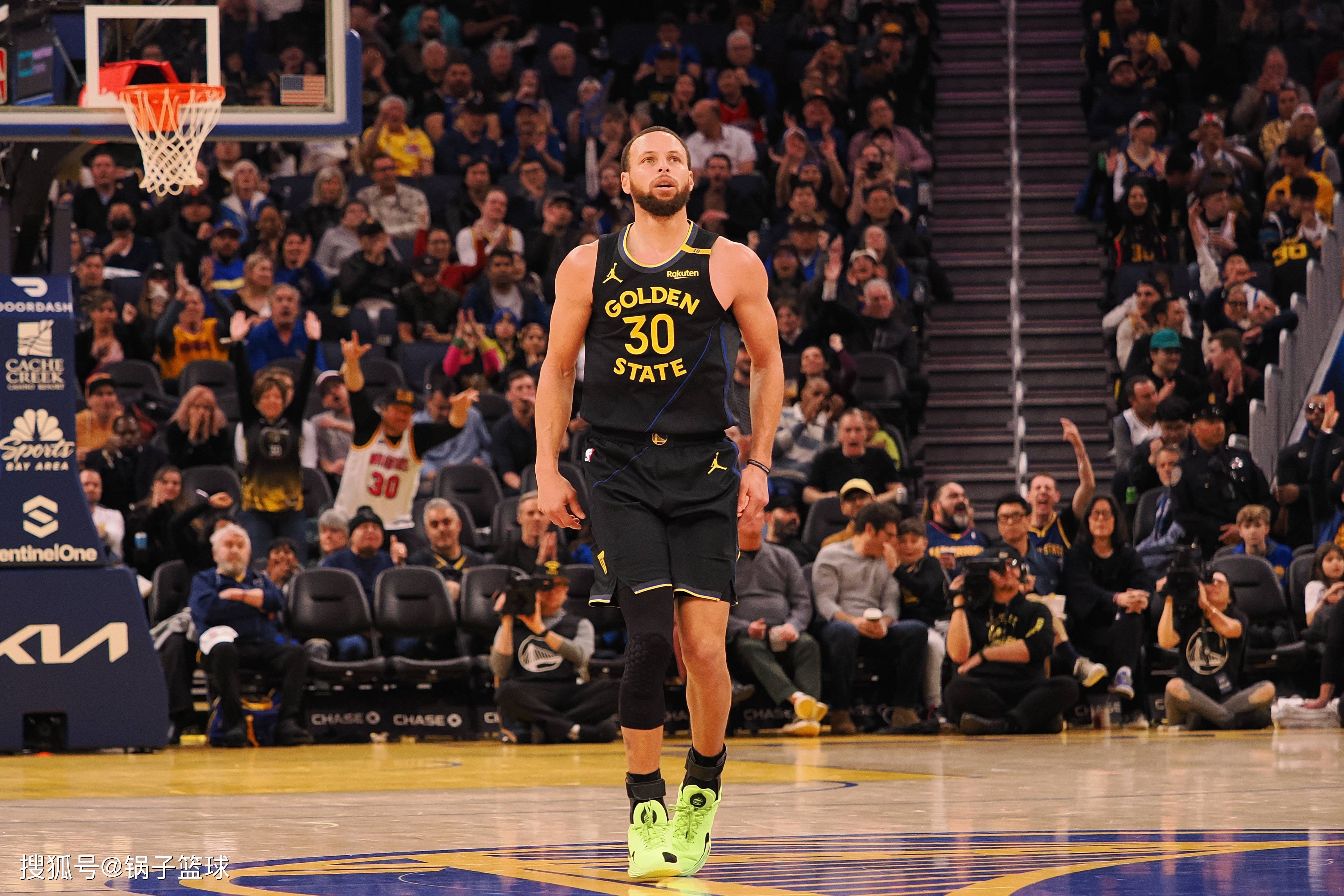 包含库里在中国队比赛中比赛局势复杂，重要助攻引发热议！的词条