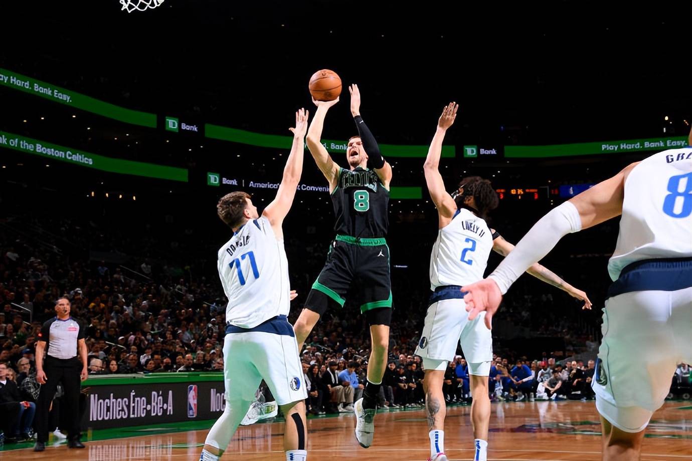 包含塔图姆意外战胜独行侠，重要助攻引爆全场！的词条