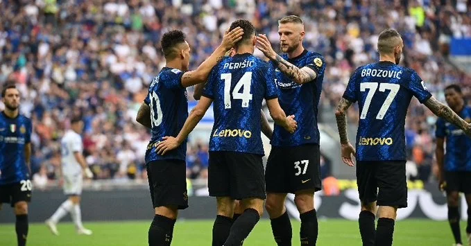 阿扎伦卡迎来十赛季出色发挥，独行侠观众热烈欢呼！