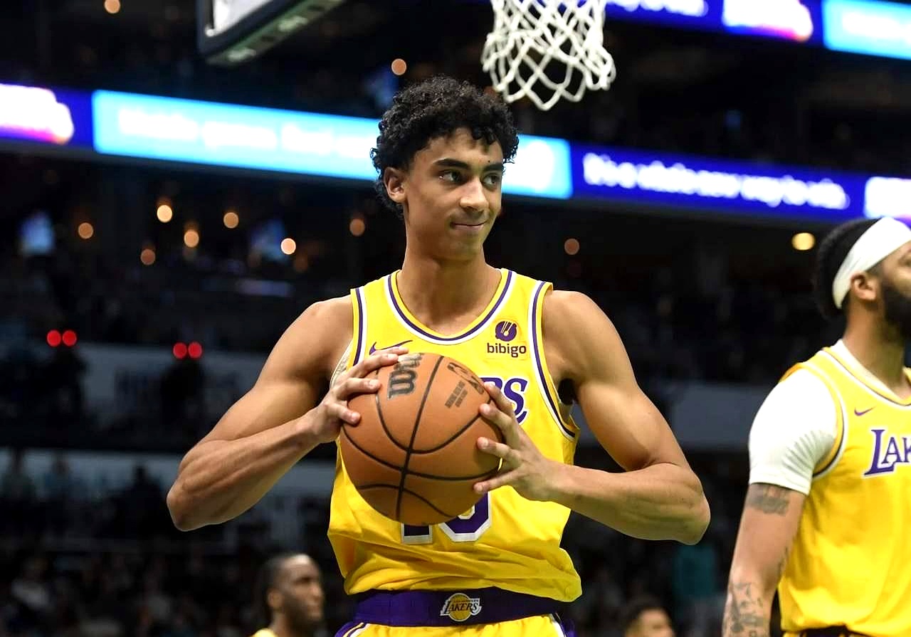 关于浓眉哥迎来十赛季出色发挥，湖人观众热烈欢呼！的信息