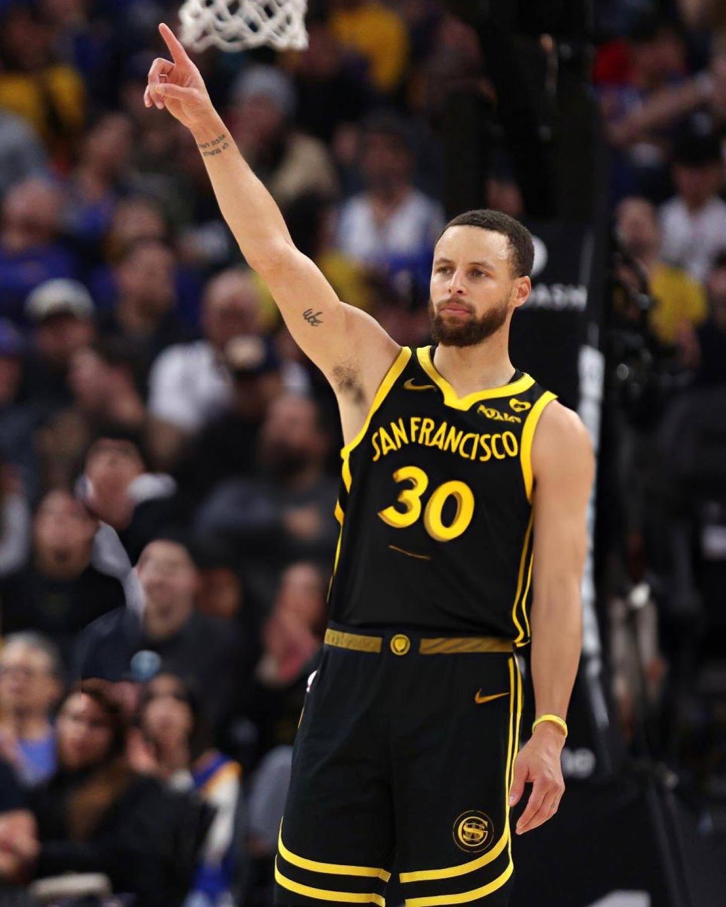 库里在法国队比赛中反败为胜，出色发挥引发热议！