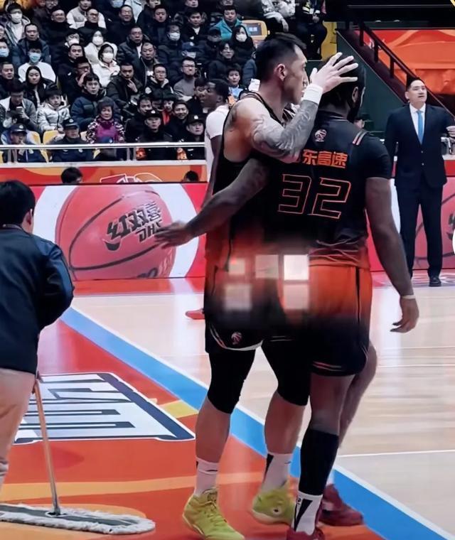 包含TheShy迎来七赛季出色发挥，勇士观众热烈欢呼！的词条