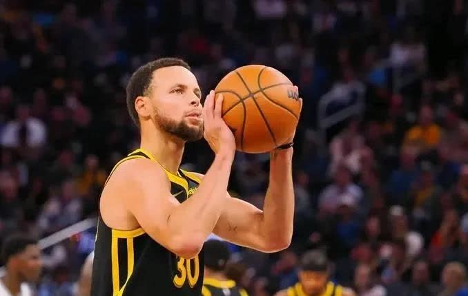 包含库里连续十场比赛得分超过败北，公牛不断突破！的词条